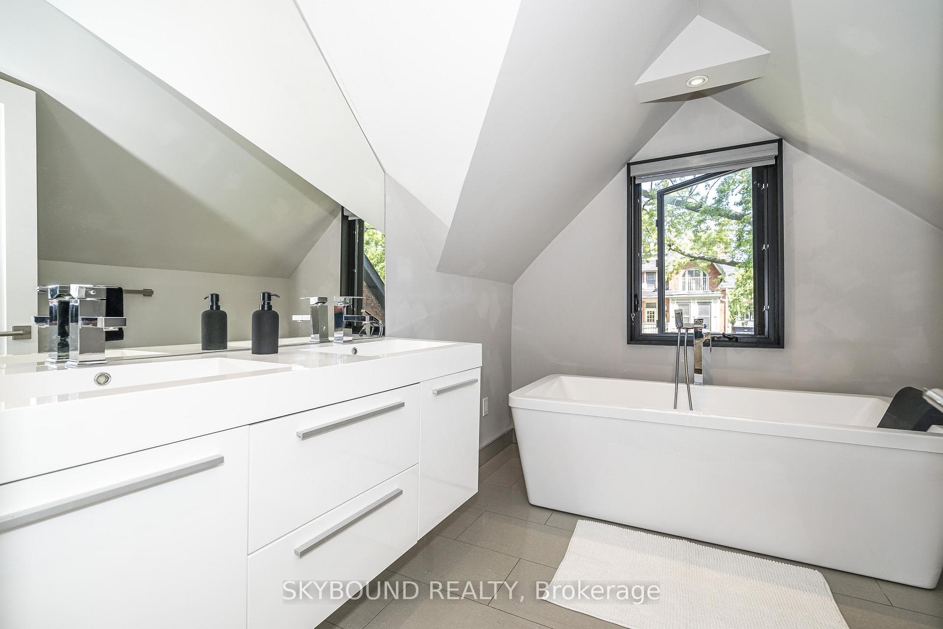 49 Victor Avenue photo 34