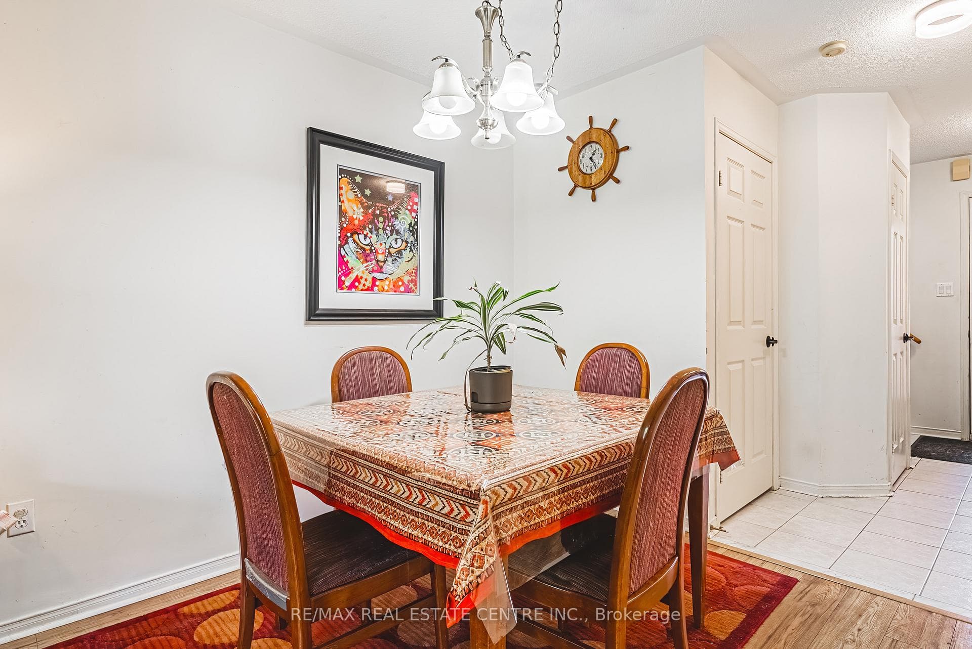 487 Taylor Crescent photo 9