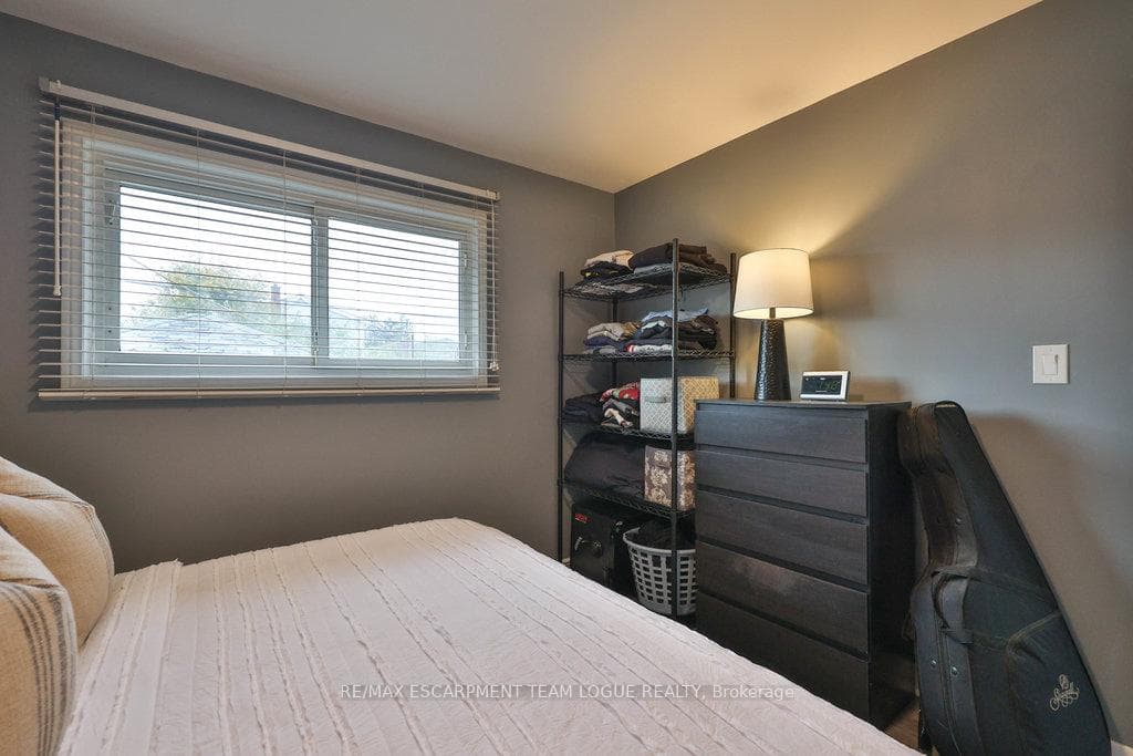 377 Osborne Street photo 15
