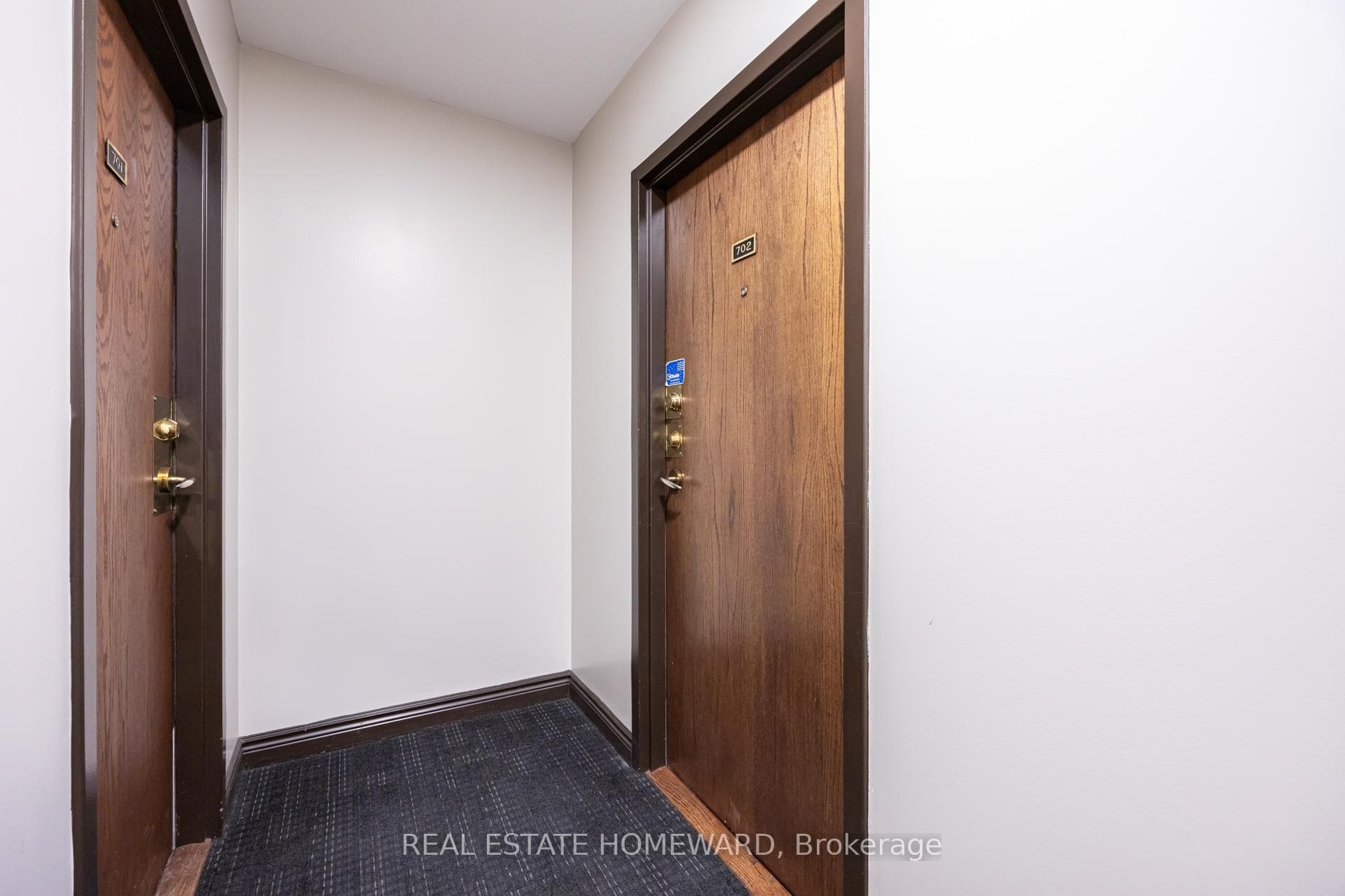 135 Maitland Street Unit 702 photo 4