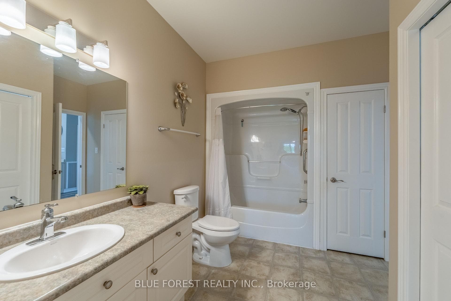 948 Colborne Street Unit 2 photo 17