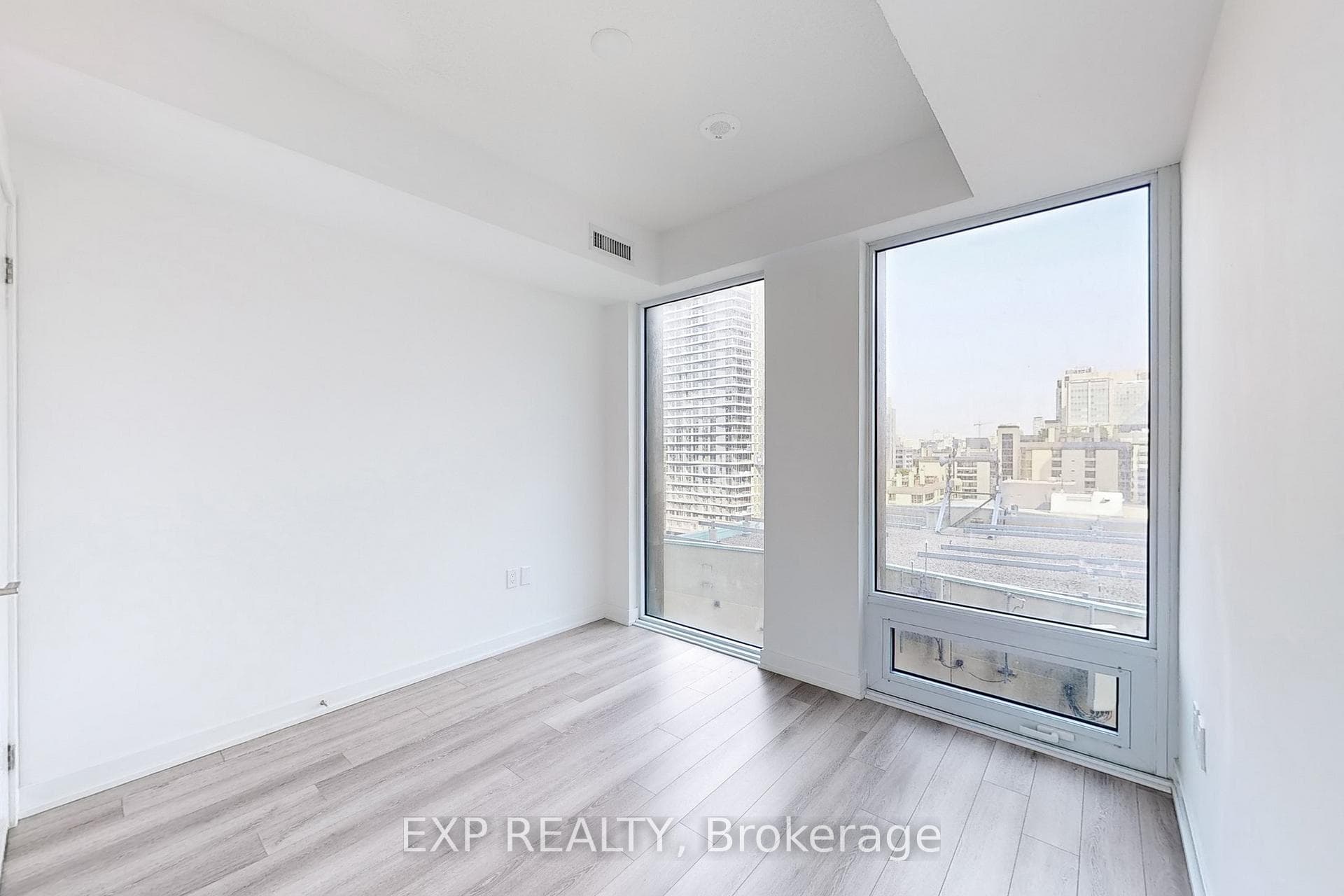 238 Simcoe Street Unit 1302 photo 19