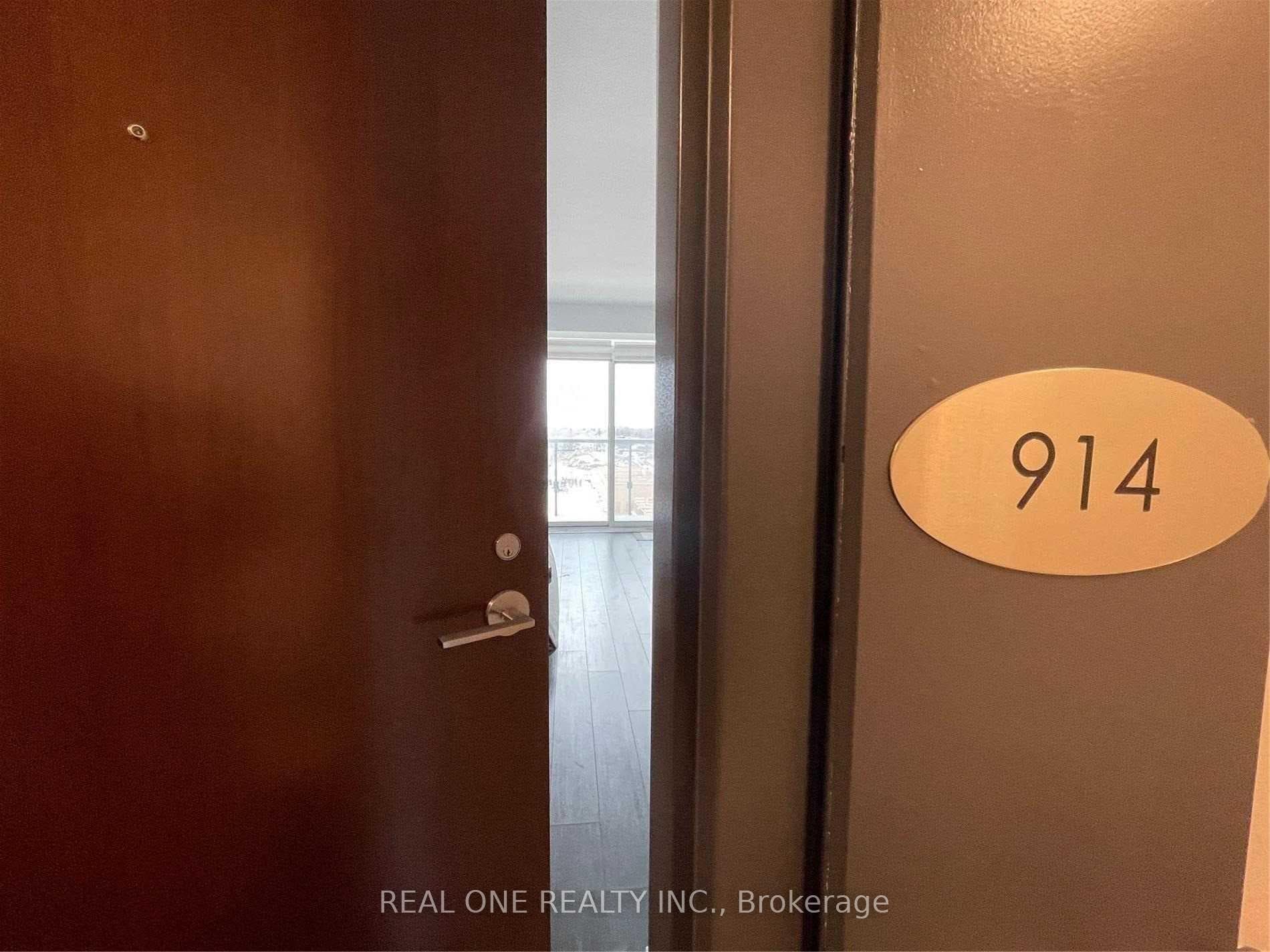 120 Varna Drive Unit 914 photo 2