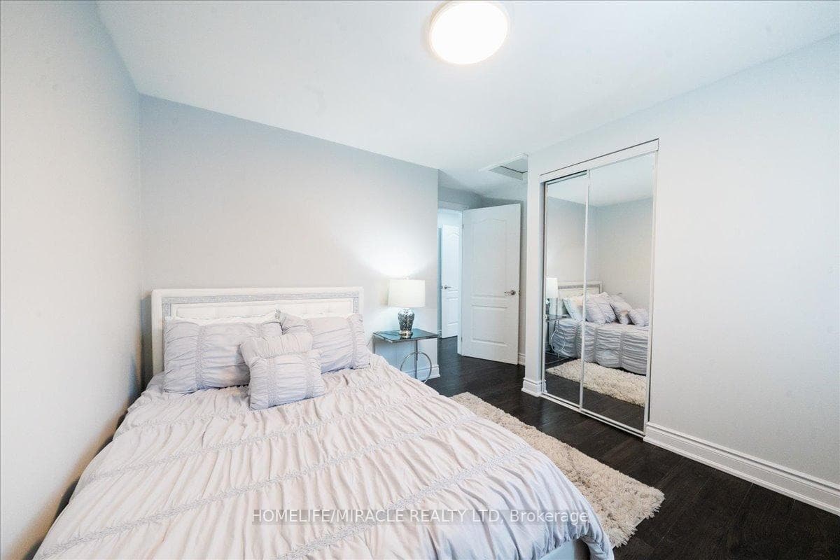 47 Martindale Crescent photo 34