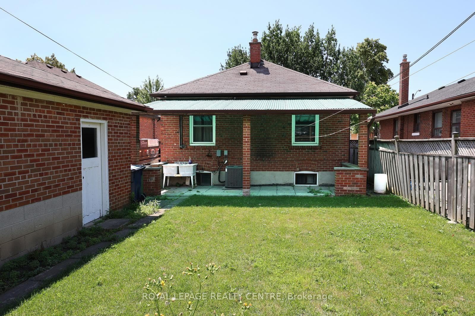 170 Simpson Avenue photo 33