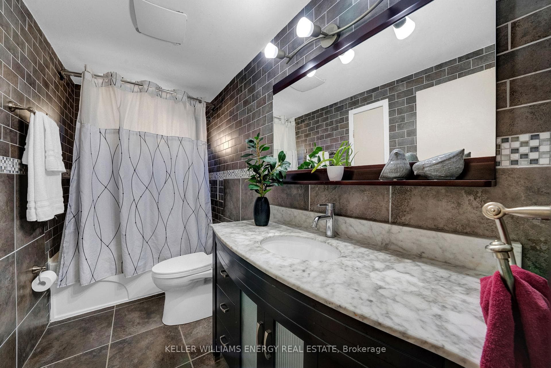518 Camelot Drive photo 23