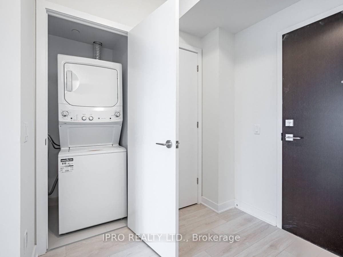 2221 Yonge Street Unit 3704 photo 18