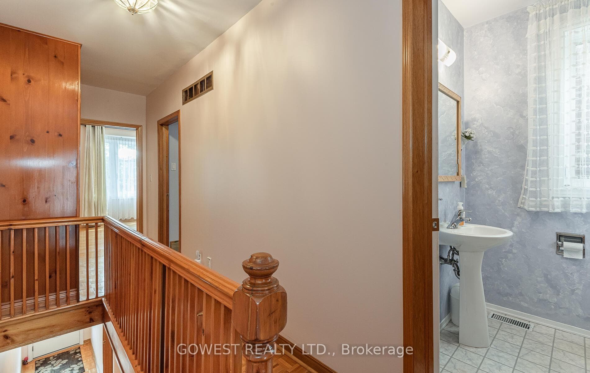 206 Macdonell Avenue photo 18