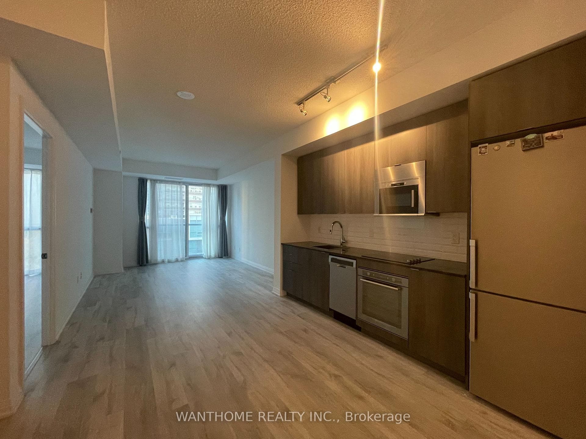 101 Erskine Avenue Unit 423 photo 8