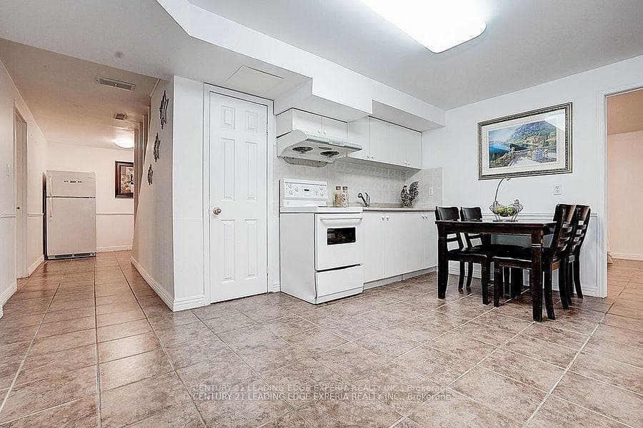 108 Collingsbrook Boulevard photo 38