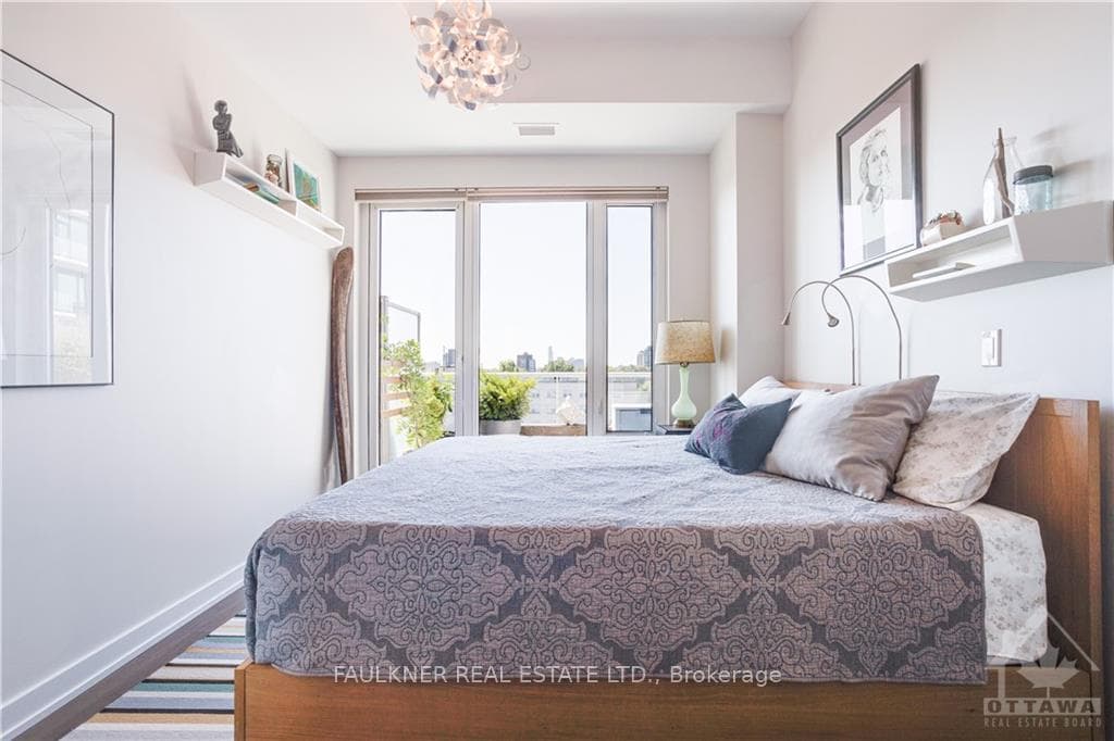 570 DE MAZENOD Avenue Unit 710 photo 12