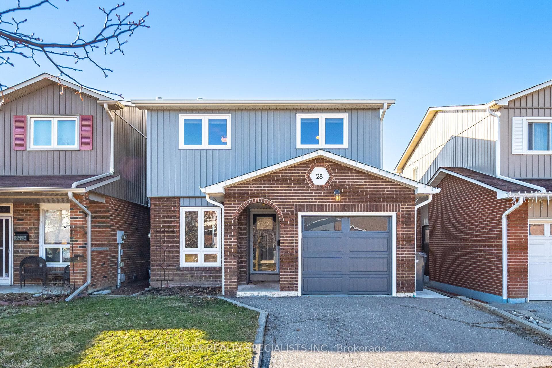 28 Ashurst Crescent photo 1