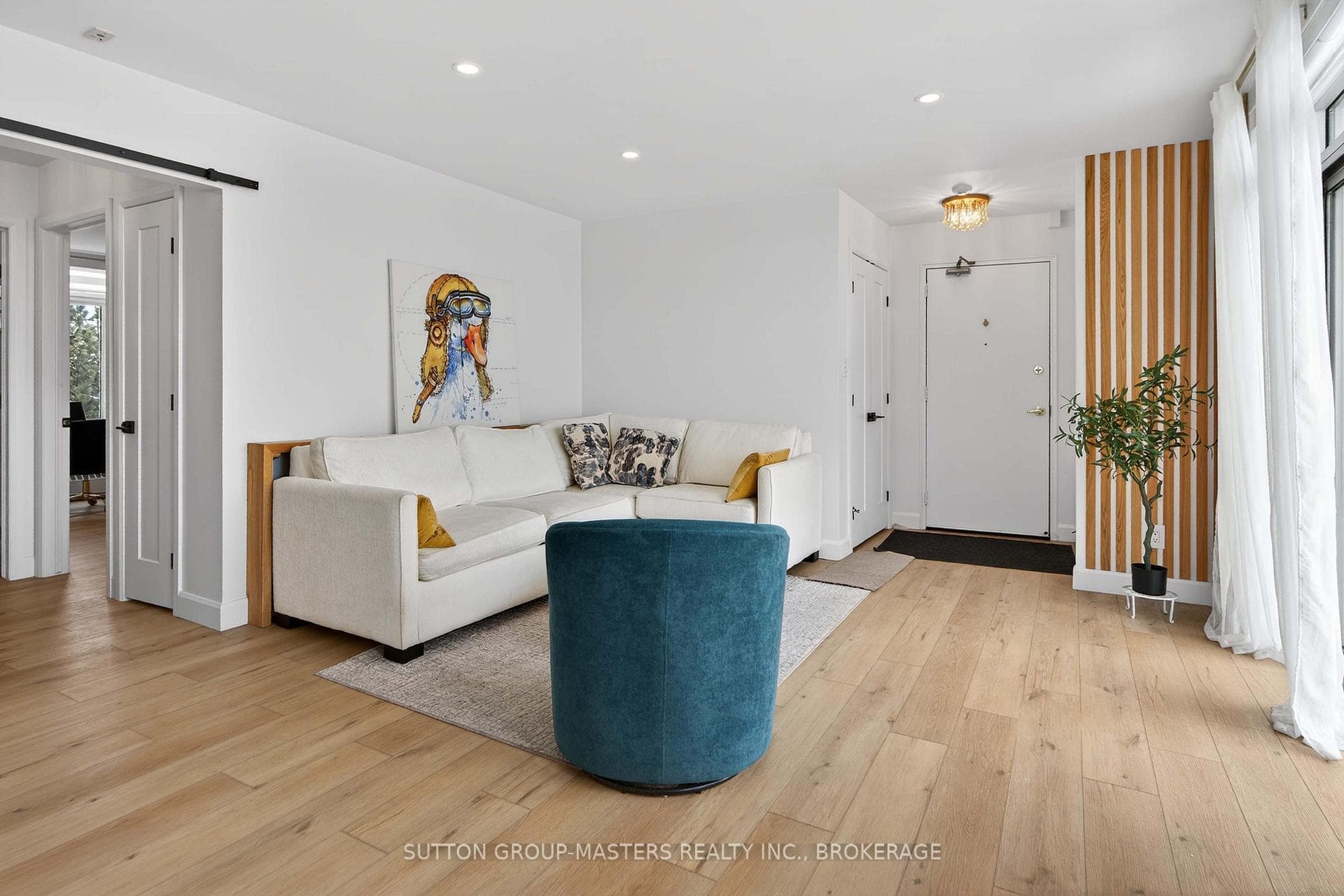1 Mowat Avenue Unit 401 photo 14
