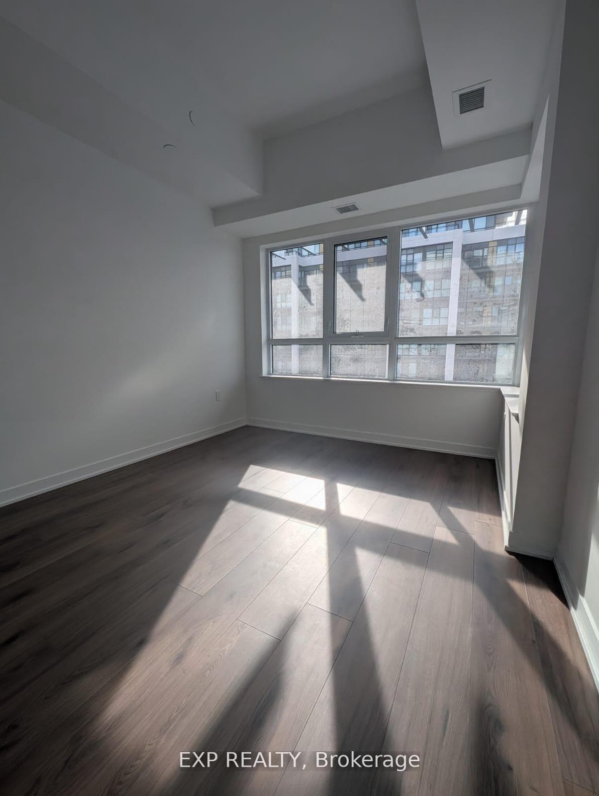 395 Dundas Street Unit 525 photo 25