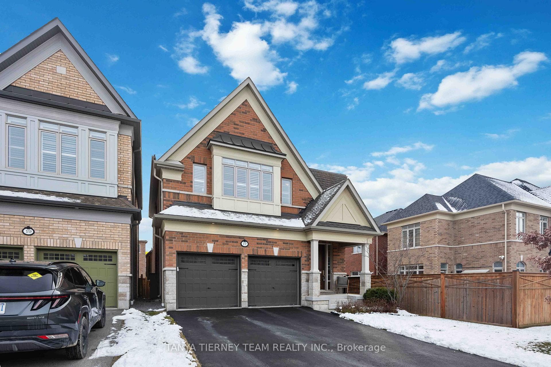 17 Pennine Drive photo 2