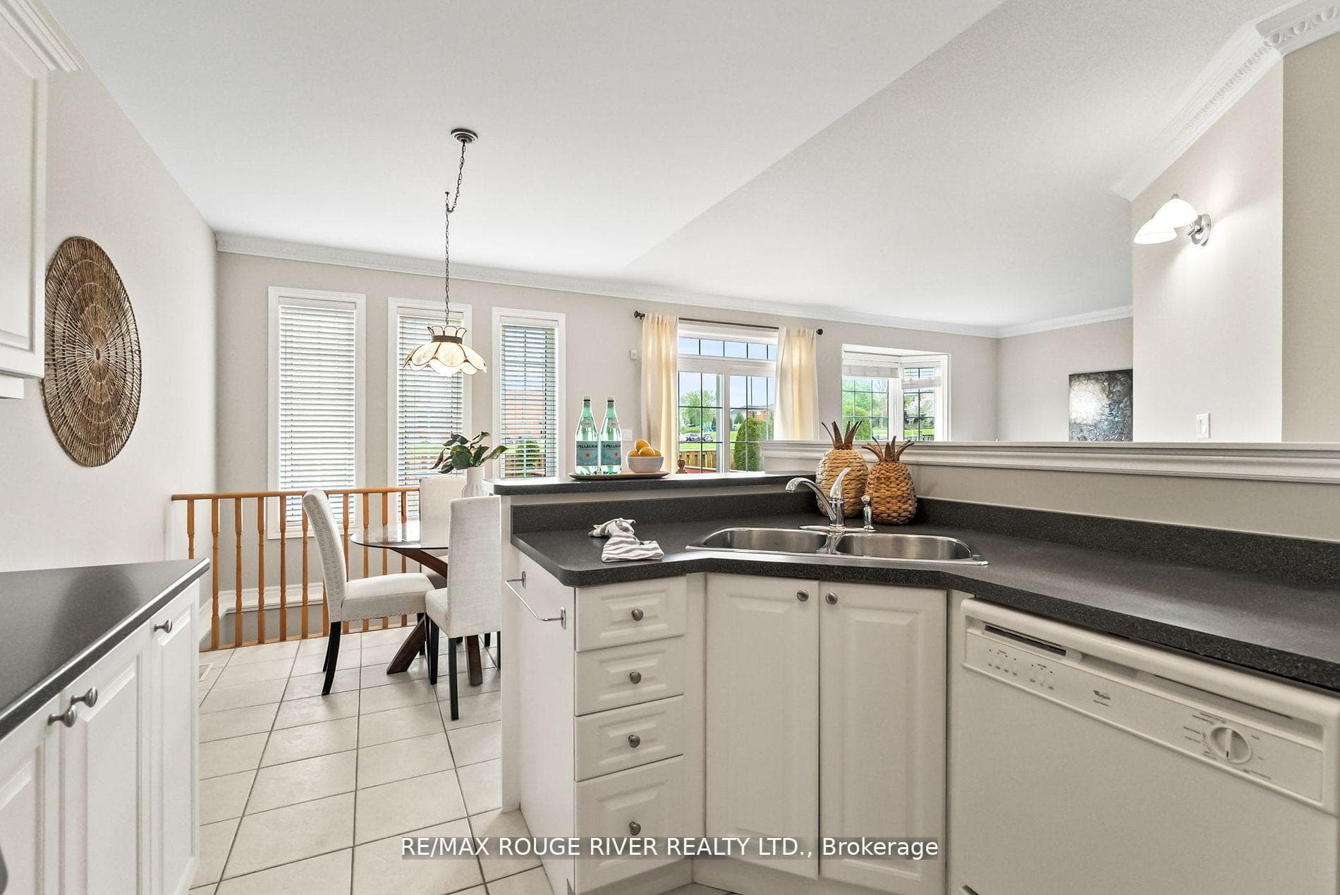 184 Stonemanor Avenue photo 17