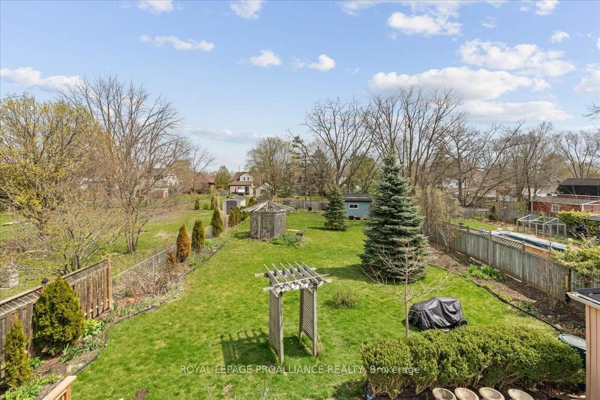 315 Bleecker Avenue photo 15