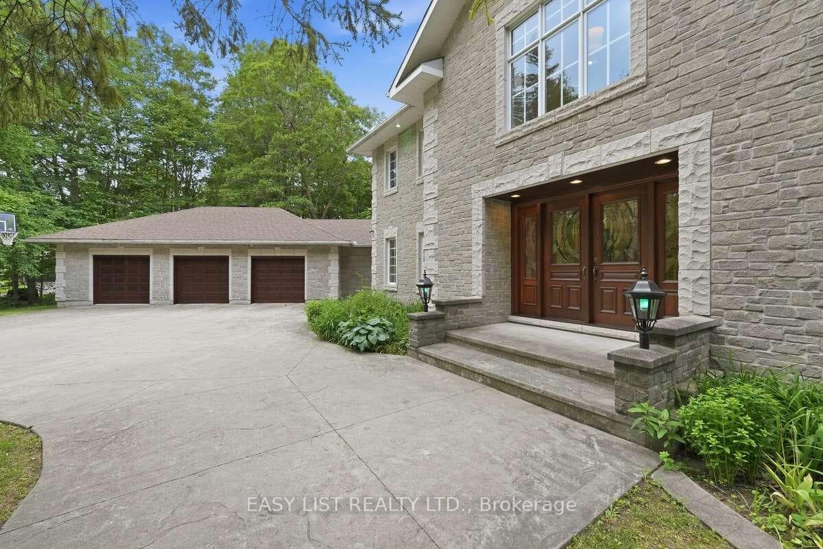 28 Marchbrook Circle photo 4