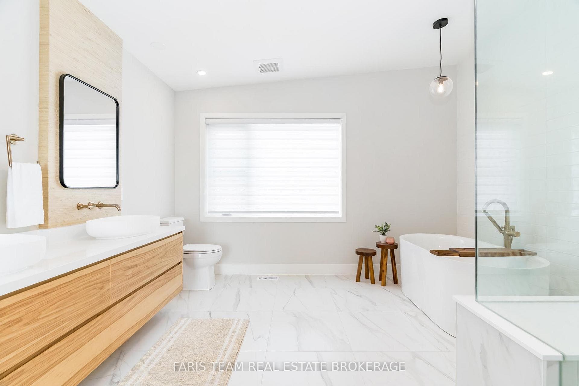 202 Kempenfelt Drive photo 24
