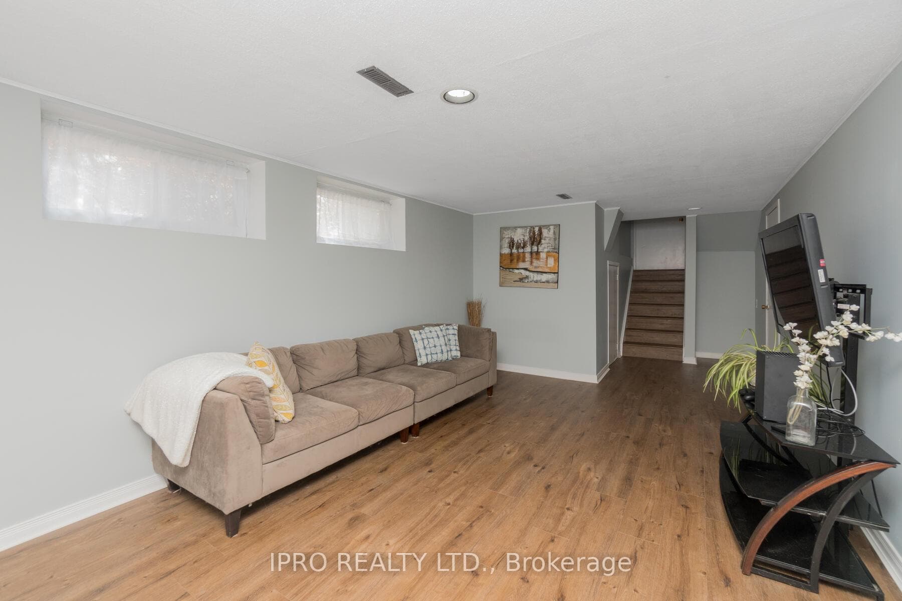 18 Joycelyn Crescent photo 32