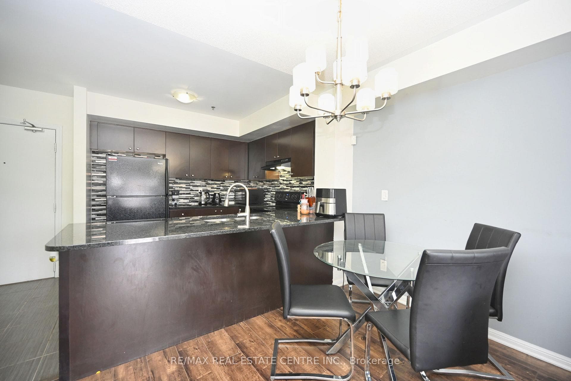 70 Baycliffe Crescent Unit 301 photo 22
