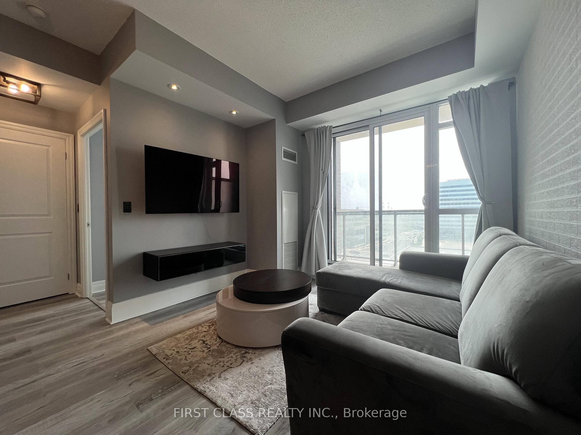 8110 Birchmount Road Unit 819 photo 2
