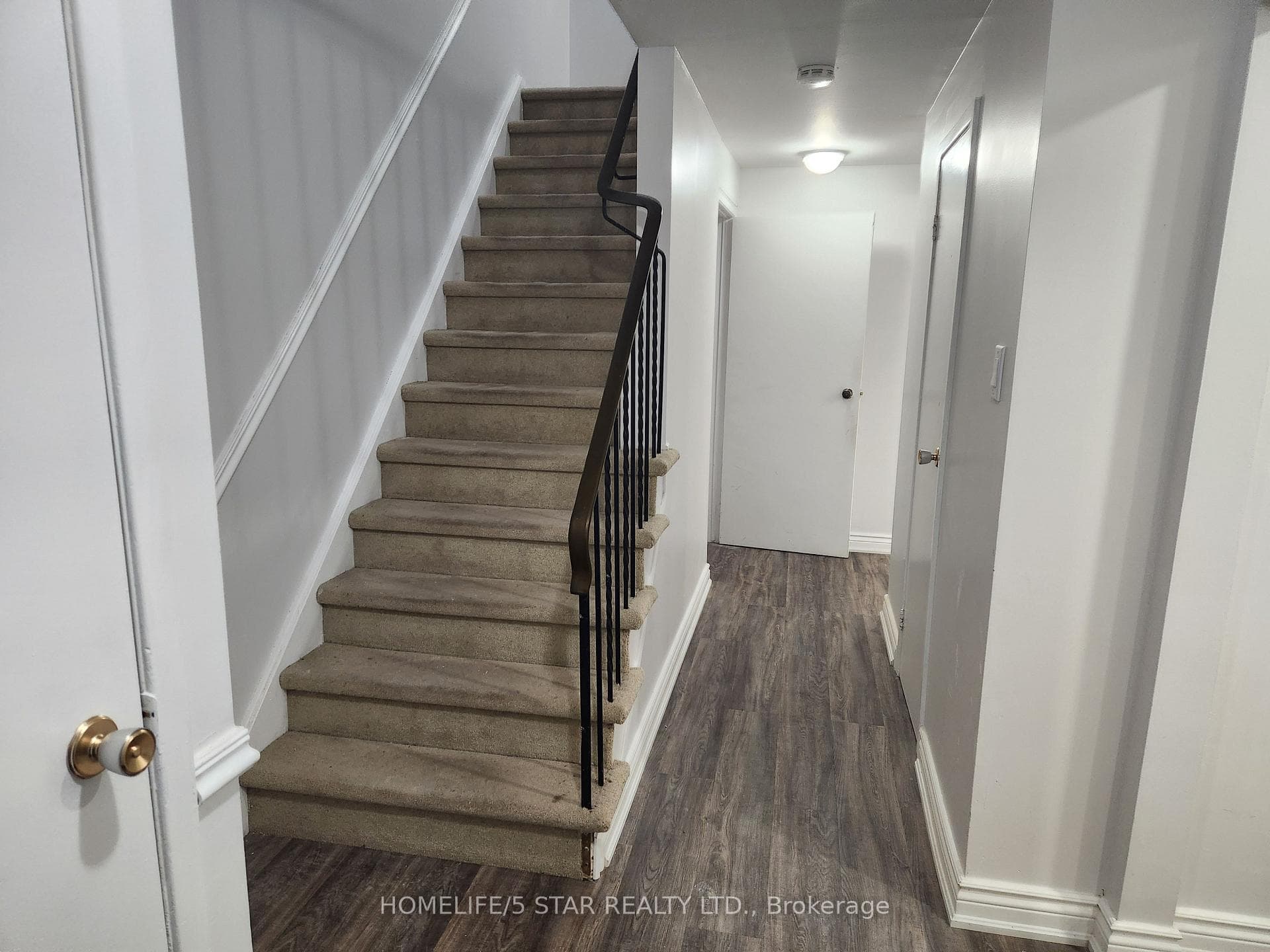 44 ARDGOWAN Crescent photo 5