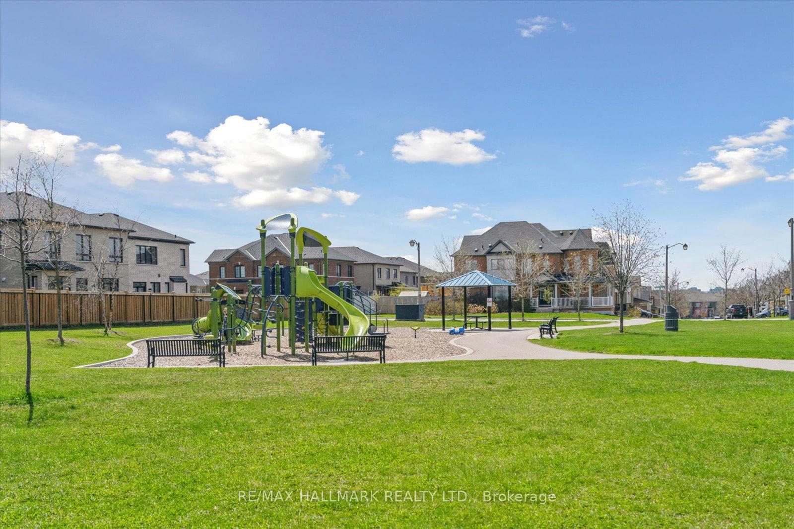 32 Maplebank Crescent photo 41