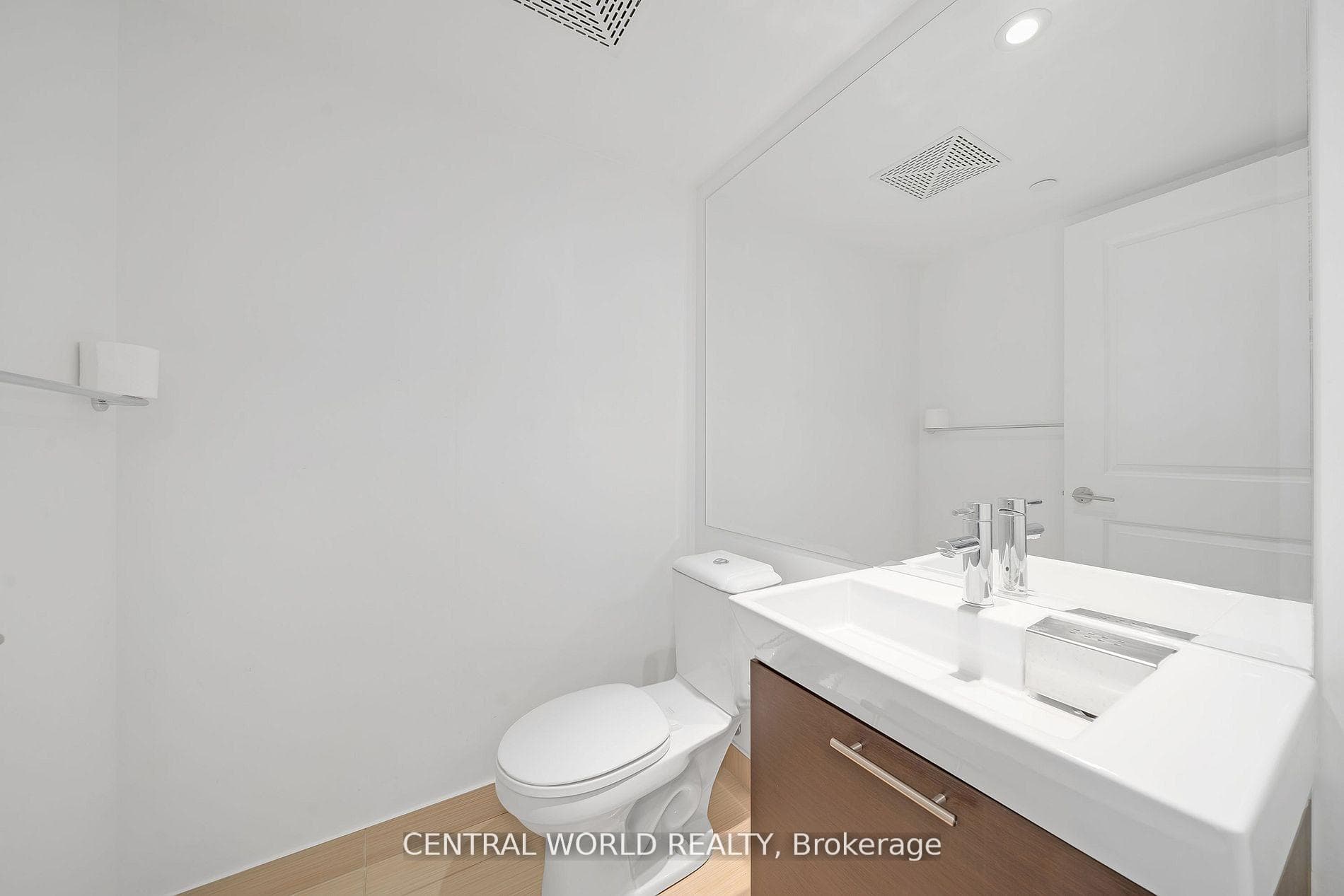 386 Yonge Street Unit 1113 photo 4