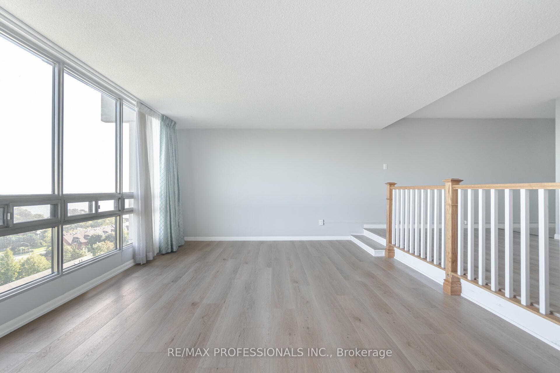 2175 Marine Drive Unit 1402 photo 11