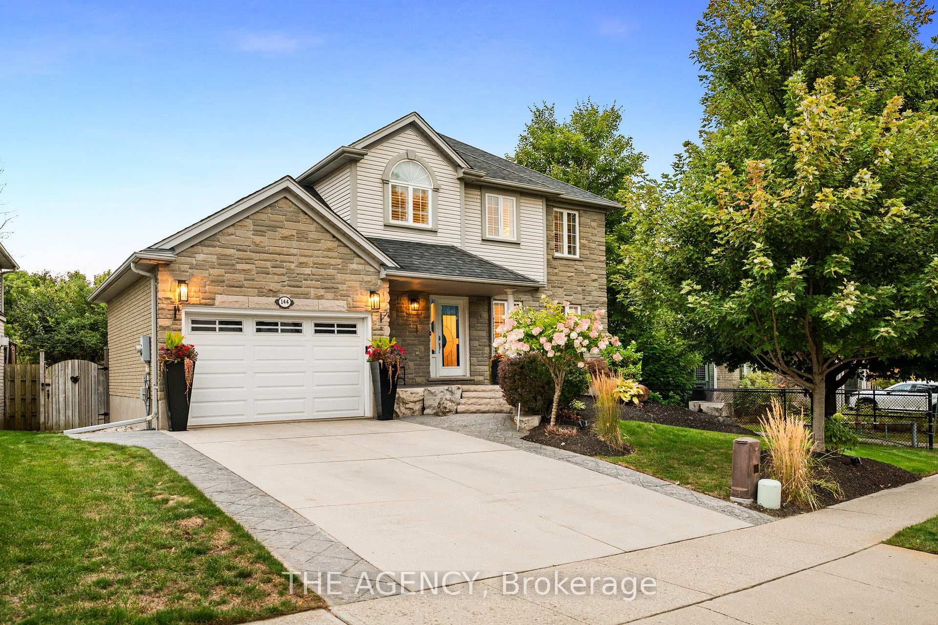 144 Endeavour Drive photo 2