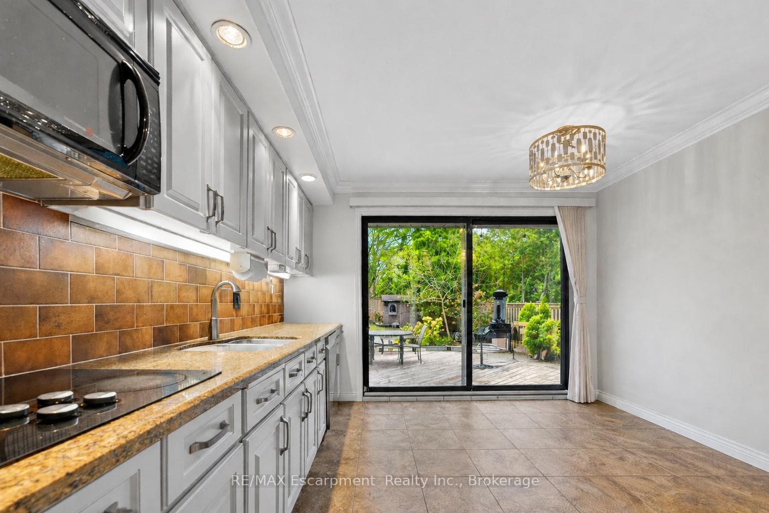 195 Wilton Street photo 16