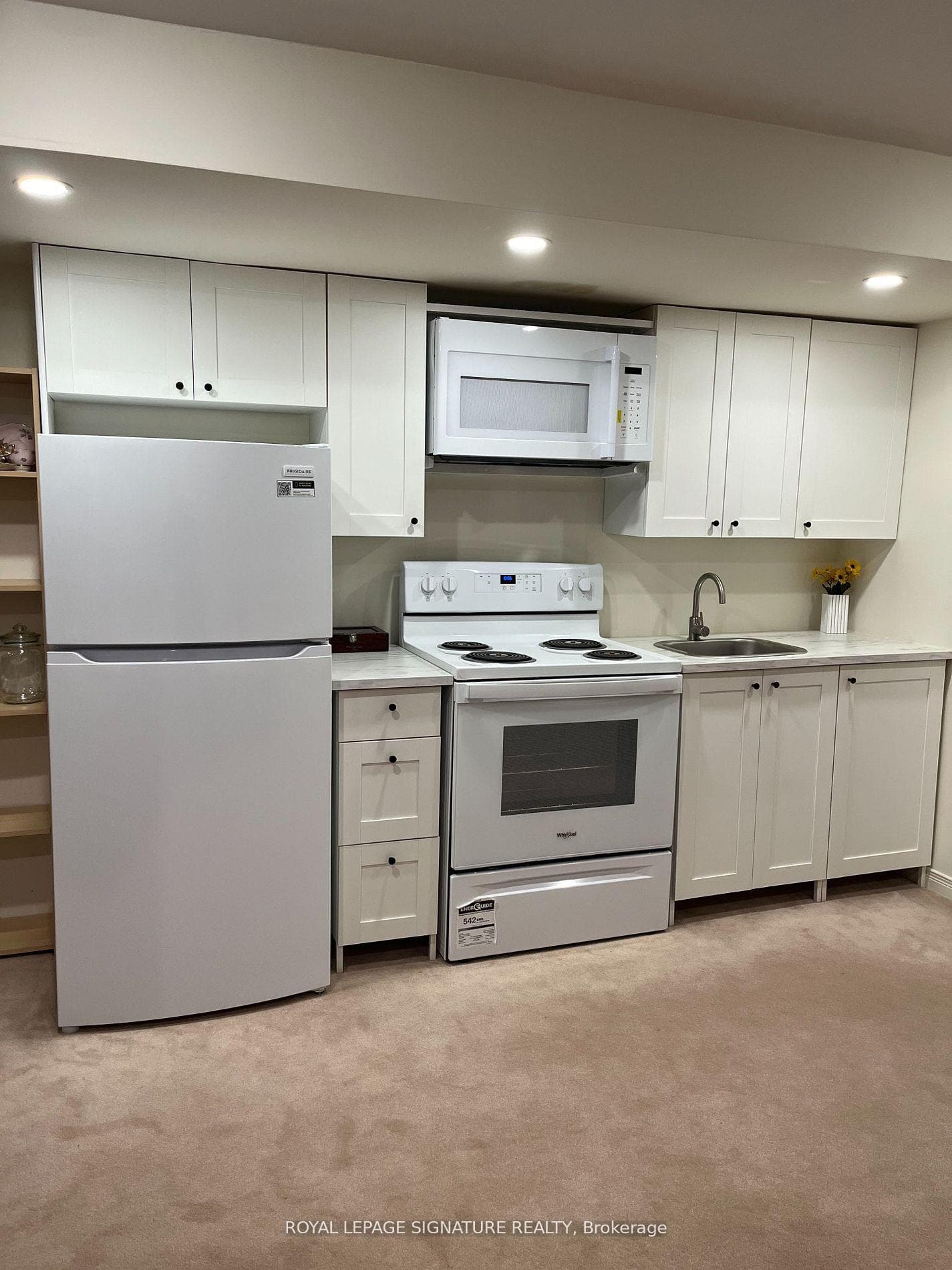 686 York Hill Boulevard Unit Bsmt photo 9