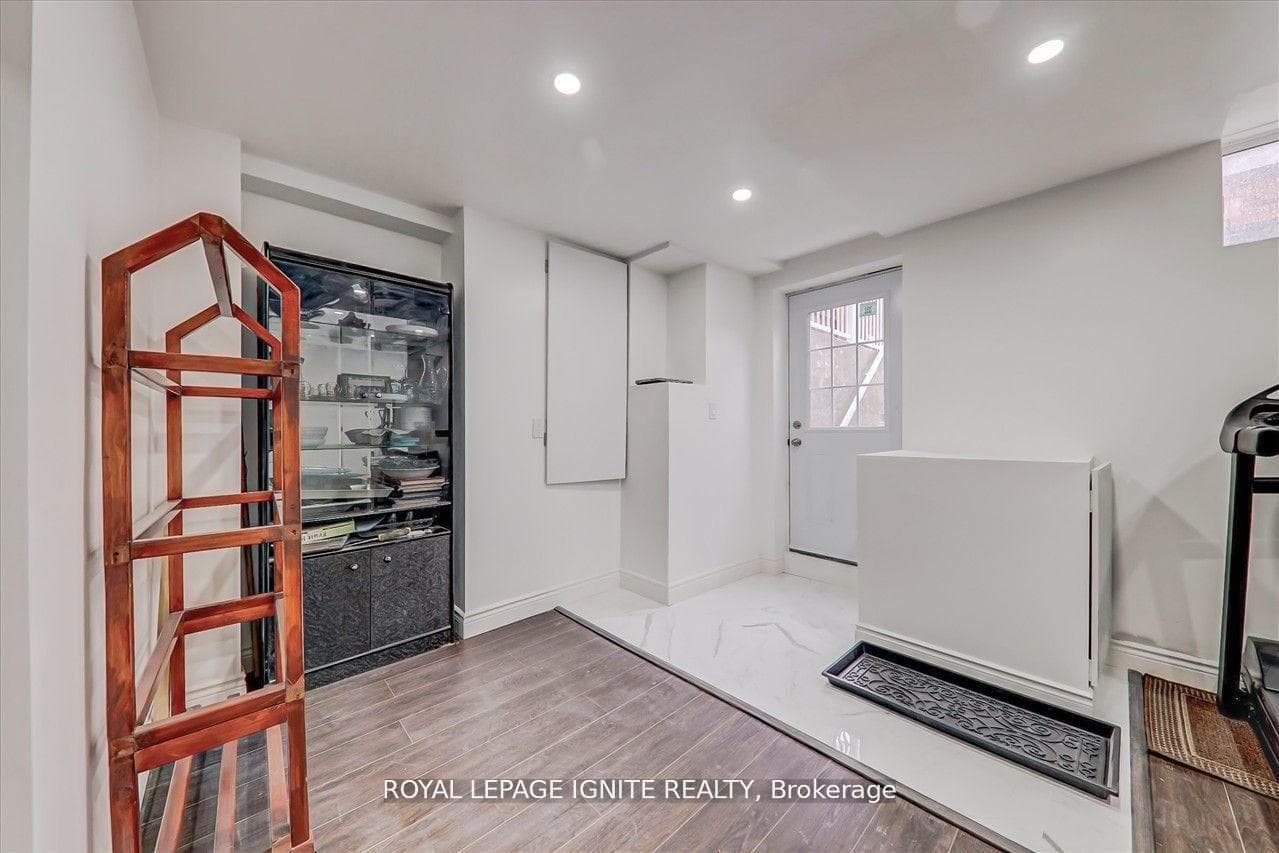 114 Lawrence Pilkington Avenue Unit Bsmt photo 15