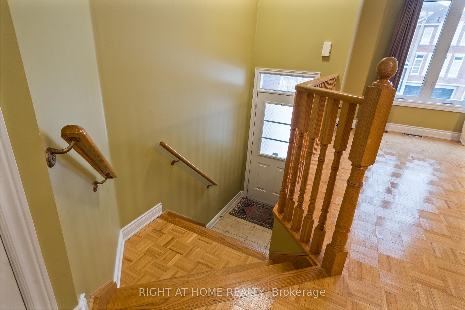 16 Honeywood Road photo 3