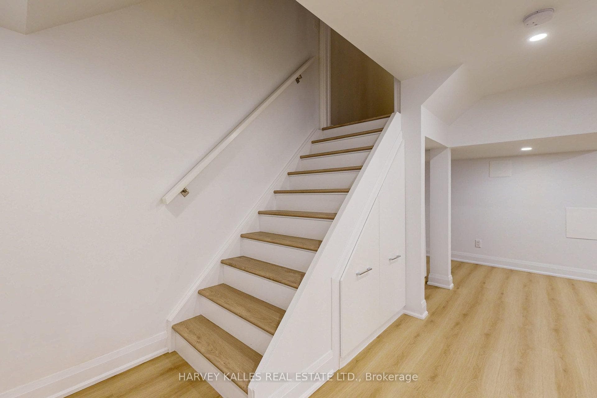 9 Agostino Crescent photo 28