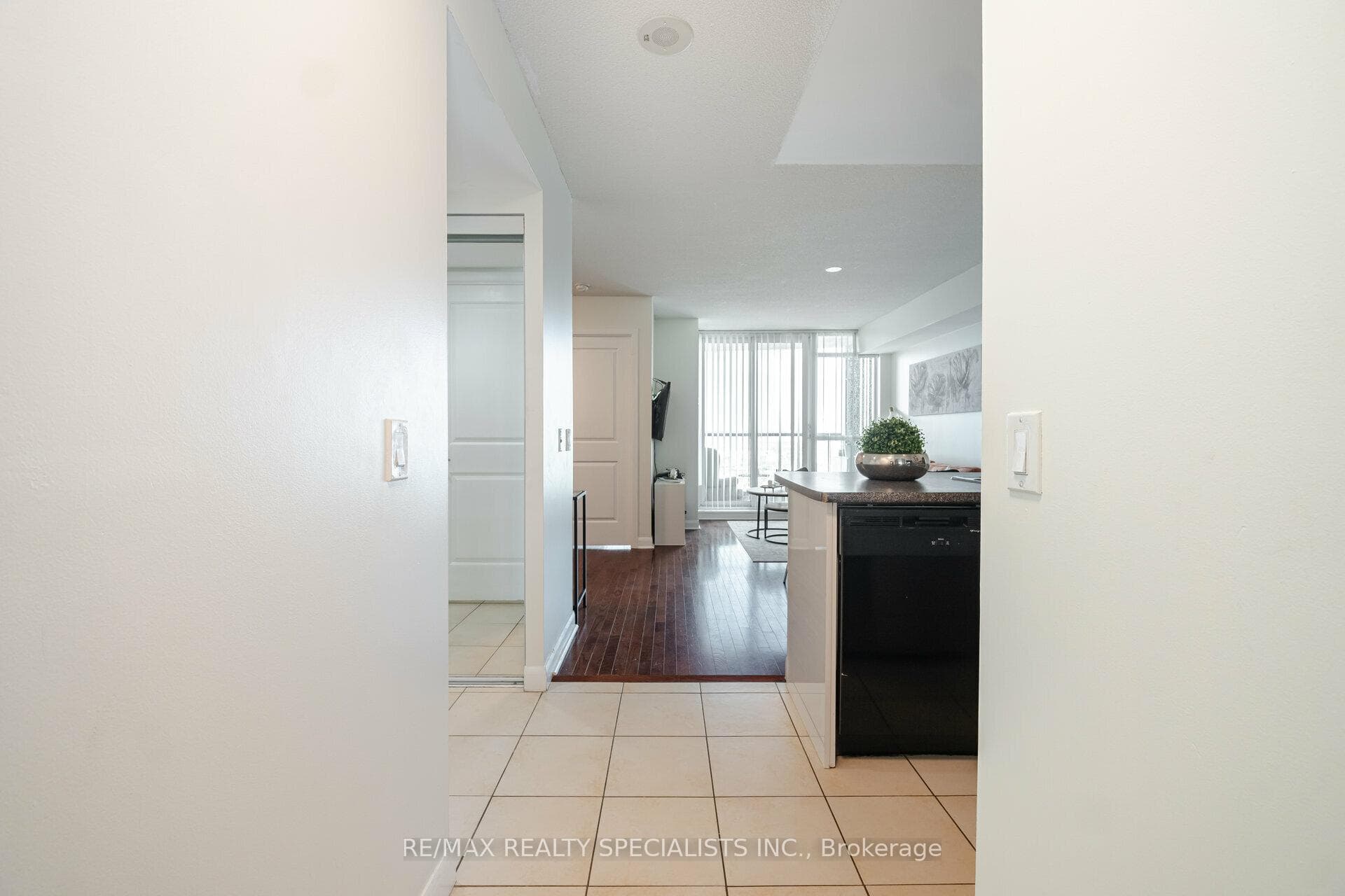 235 Sherway Gardens Road Unit 1609 photo 6