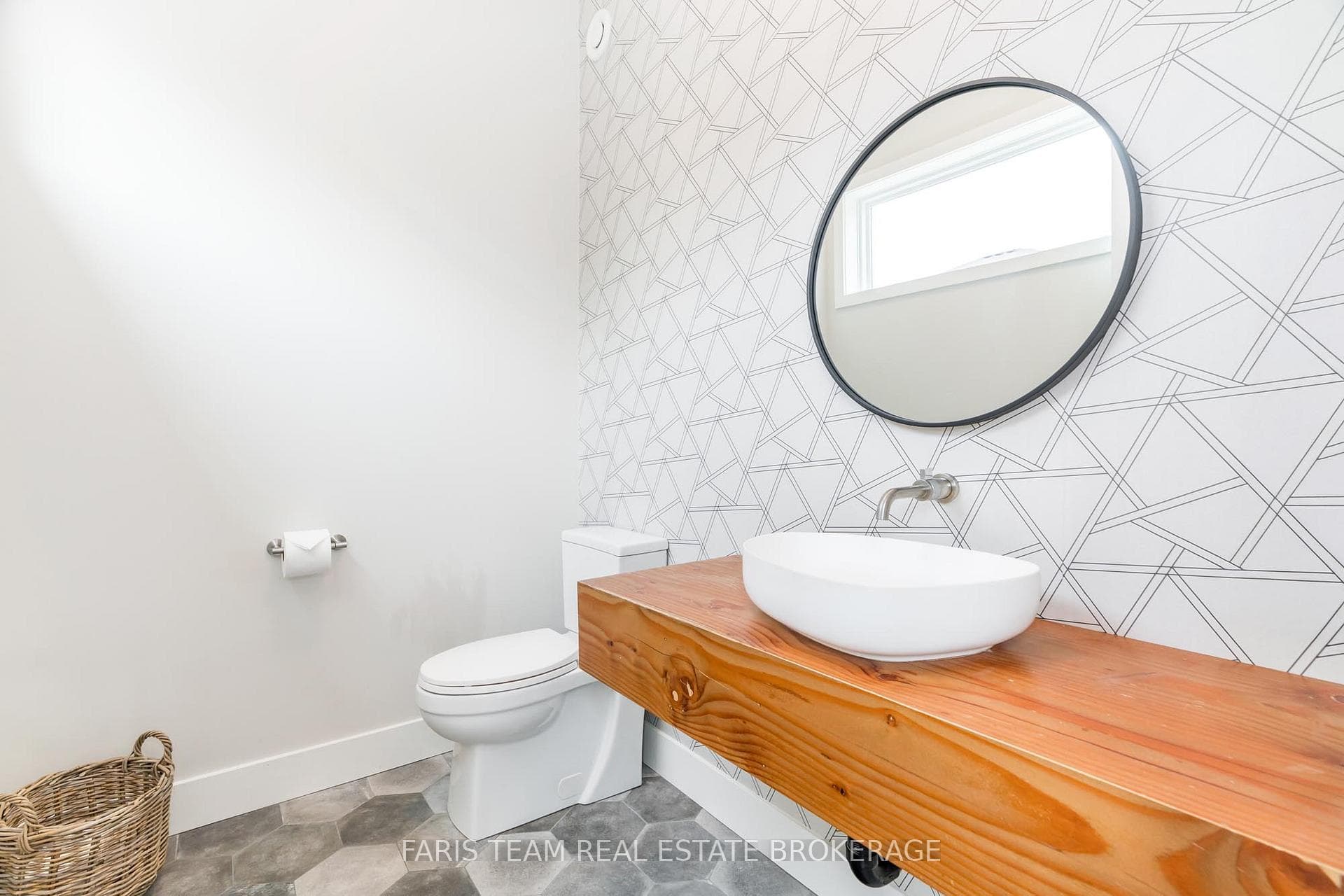 202 Kempenfelt Drive photo 21