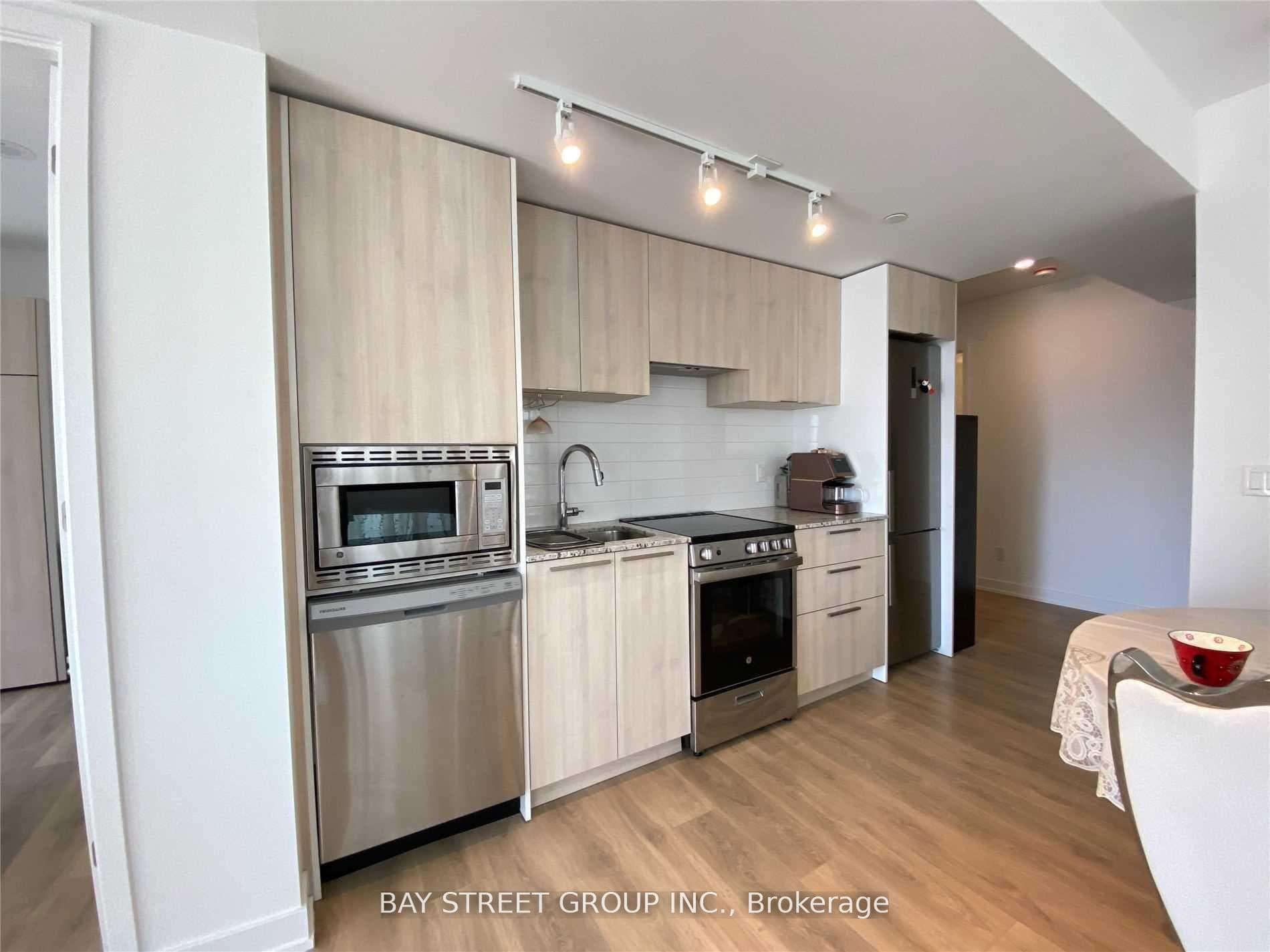 501 Yonge Street Unit 1005 photo 5