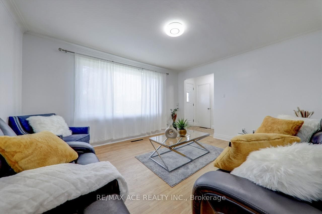 127 Lilian Drive photo 8