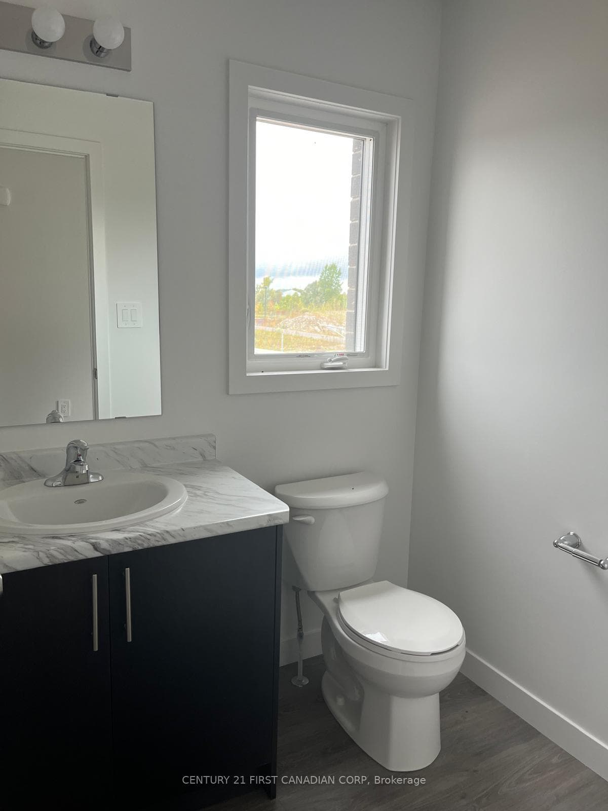 99 Queensbrook Crescent photo 5