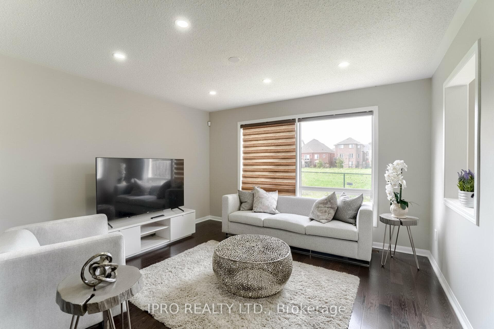 838 Shepherd Place photo 10