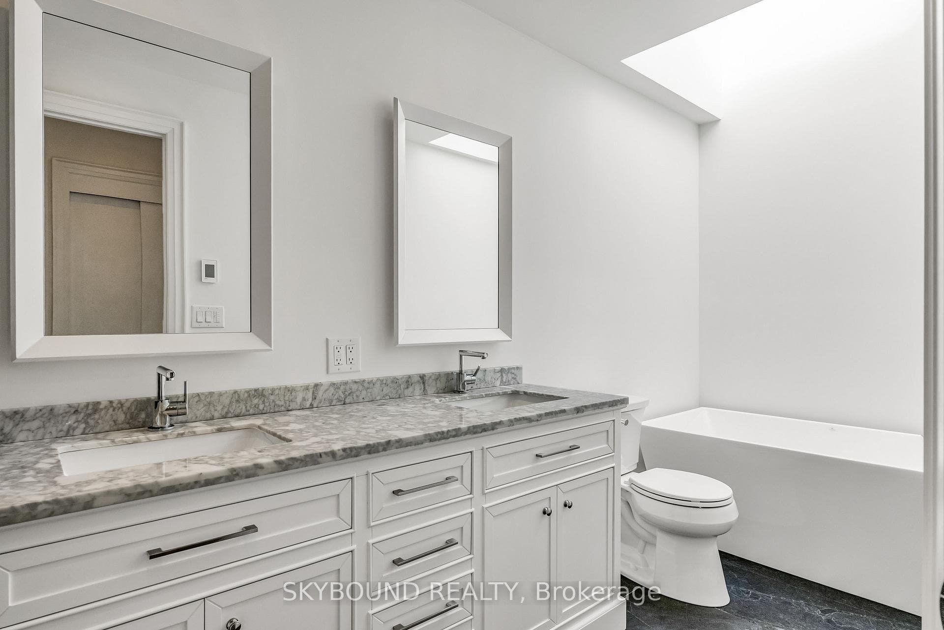 323 Mortimer Avenue Unit B photo 20