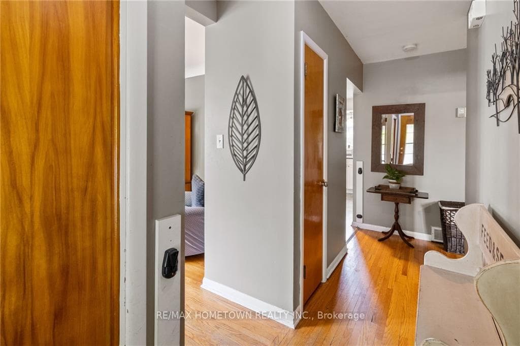 267 BARTHOLOMEW Street photo 4