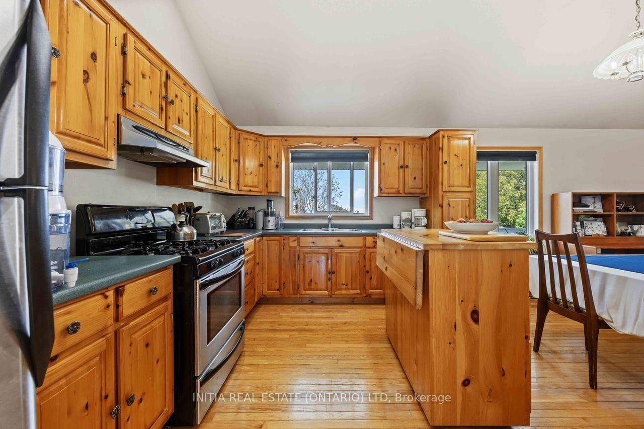 4217 Bluepoint Drive photo 8