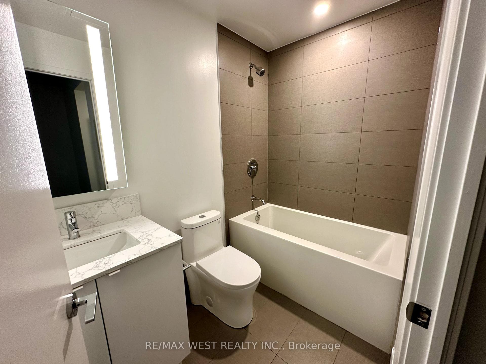 270 Dufferin Street Unit 313 photo 4