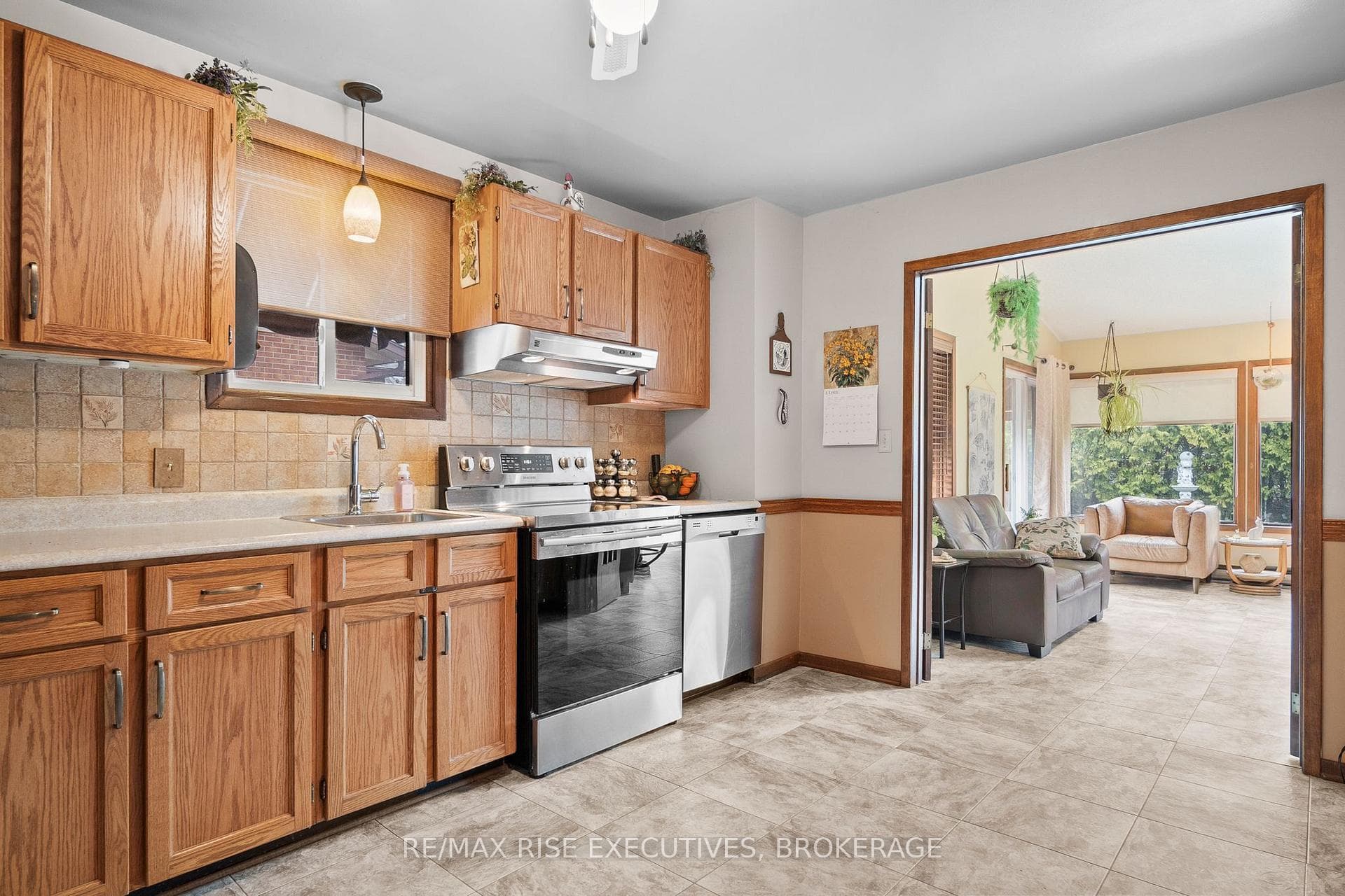 127 Nicholson Crescent photo 14