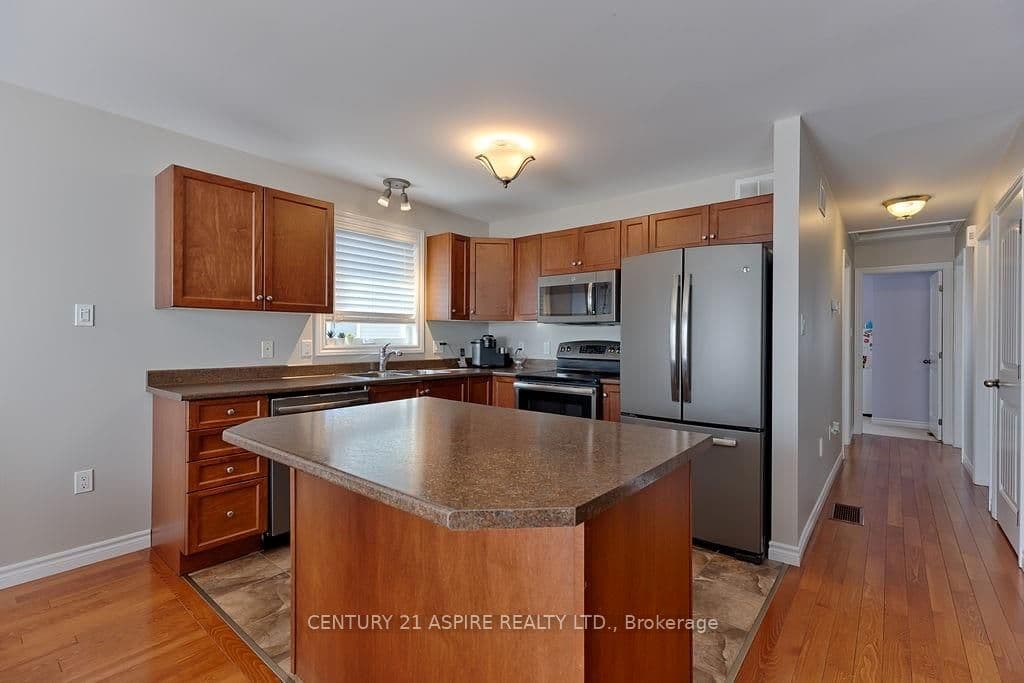 44 GREENVALE Crescent photo 11