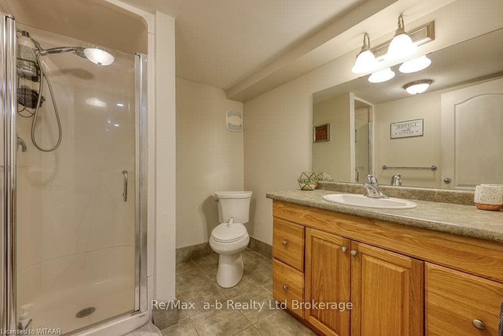298 LIGHT Street photo 38