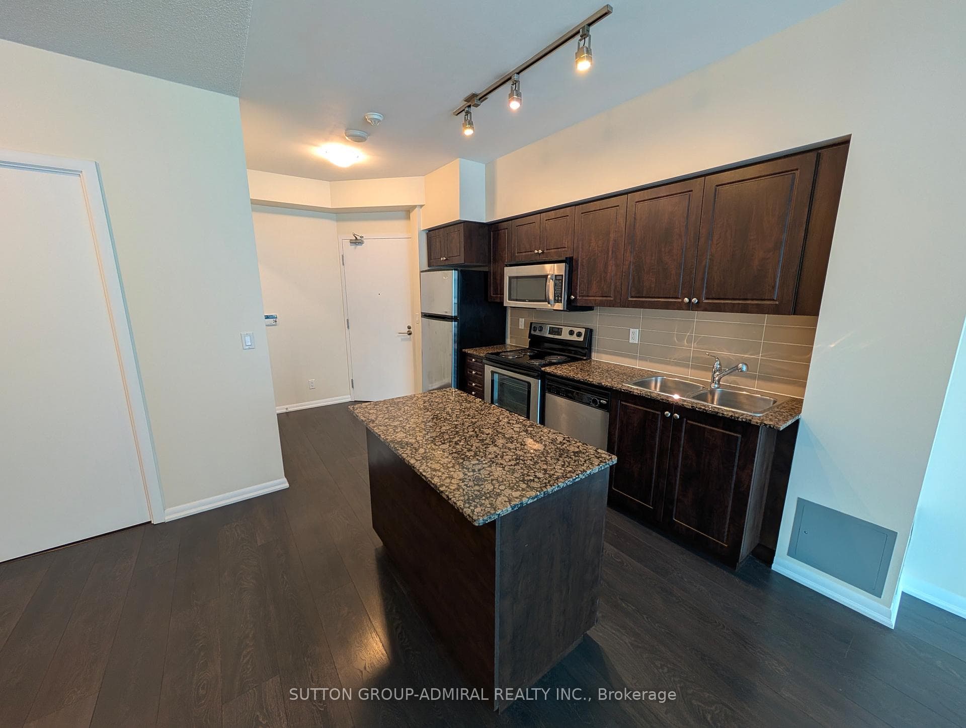 215 Fort York Boulevard Unit 221 photo 5